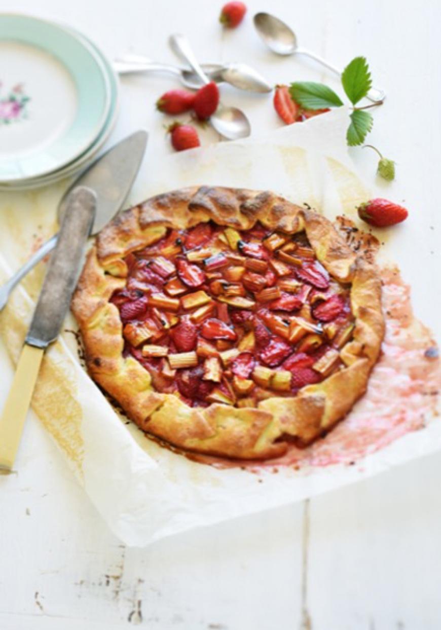 Tarte rustique fraise rhubarbe