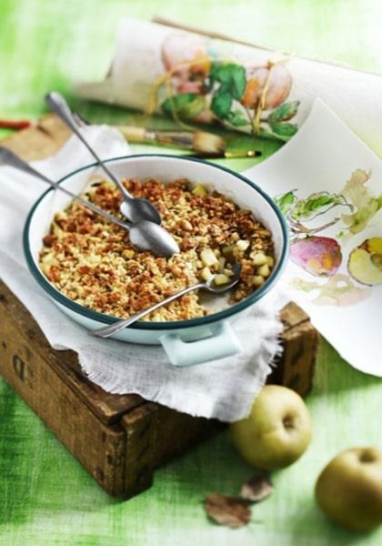 Crumble aux flocons d&#039;avoine, pommes, poires, miel et amandes