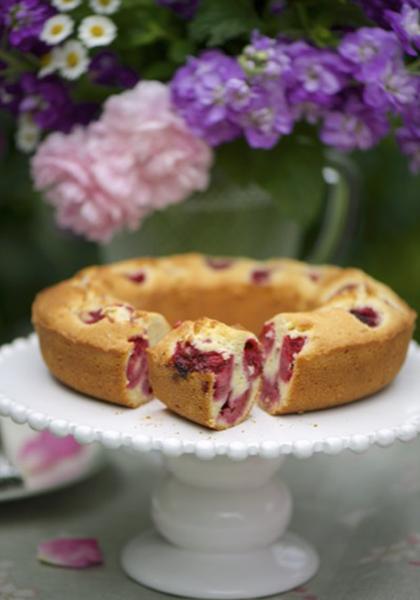 Gâteau couronne aux framboises et à l&#039;orange