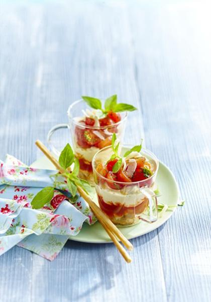 Petit tiramisu tomate, mozzarella et pesto