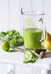 Smoothie épinards, poire et avocat