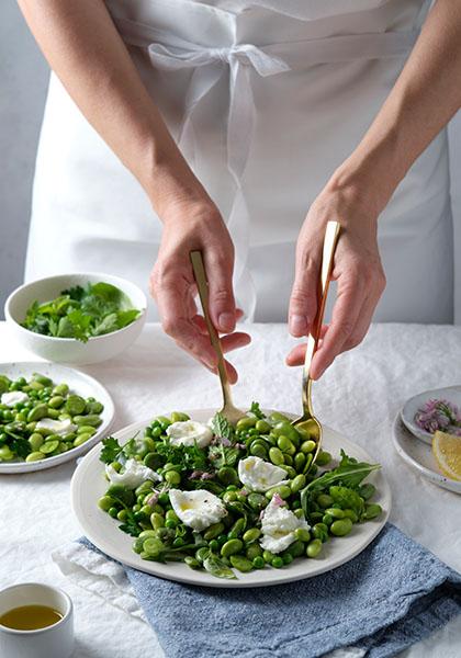 Salade de fèves et petits pois à la burrata