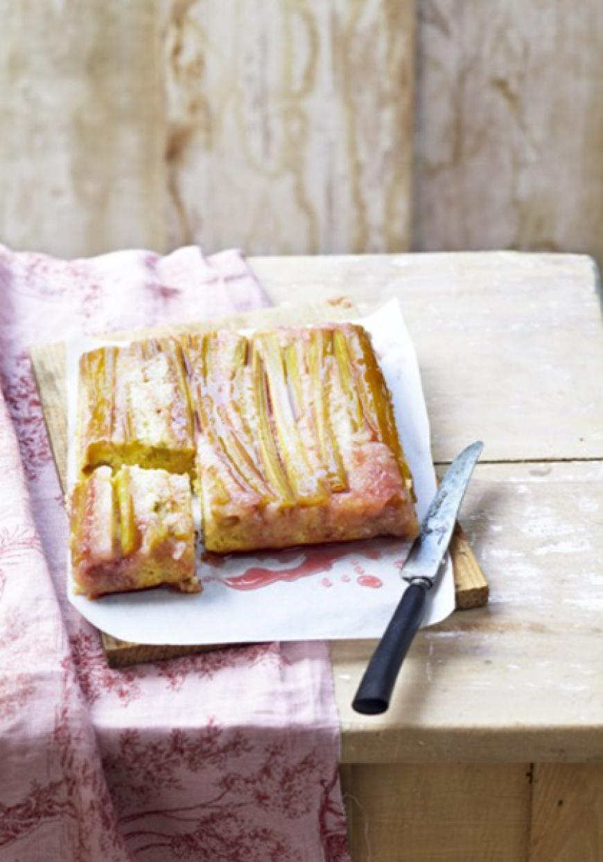 Gâteau renversé à la rhubarbe