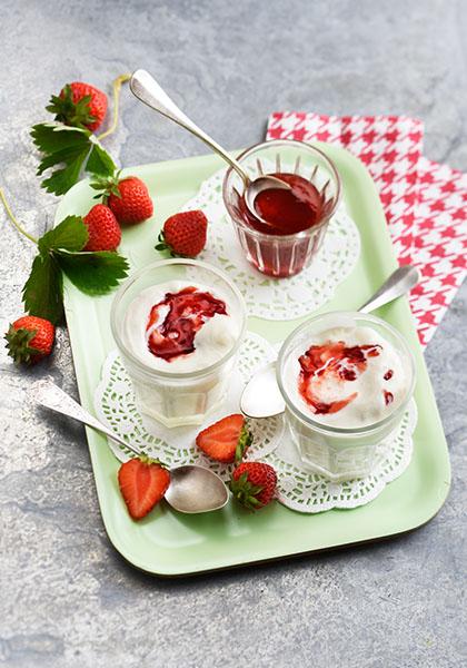 Fontainebleau et coulis de fraises