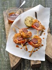 Brochettes de crevettes et chorizo, sauce aigre-douce