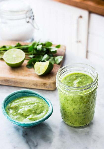 Sauce à l’avocat, herbes et citron vert