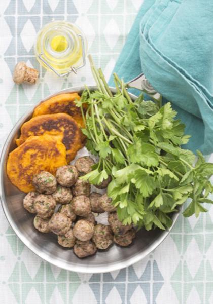 Boulettes de bœuf aux herbes et blinis de patates douces