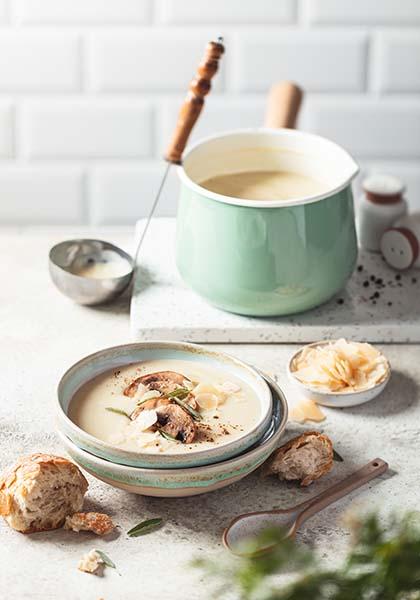 Soupe de chou-fleur, champignons et parmesan