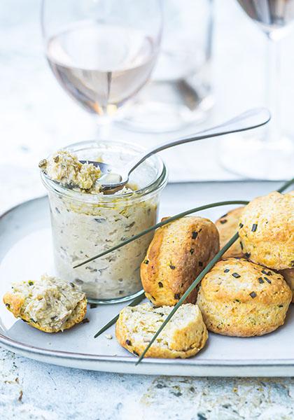 Biscuits salés, ciboulette et poivre