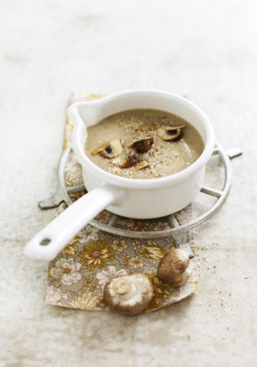 Velouté aux champignons, châtaignes et noisettes