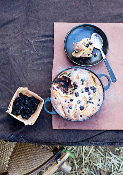 Clafoutis sans lactose aux mûres et aux poires