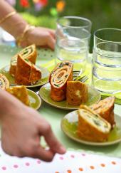 Roulés d&#039;omelette au crabe et aux herbes