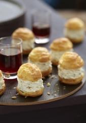 Gougères au Roquefort et au noix du Périgord