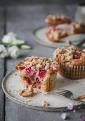 Muffins à la rhubarbe et aux amandes