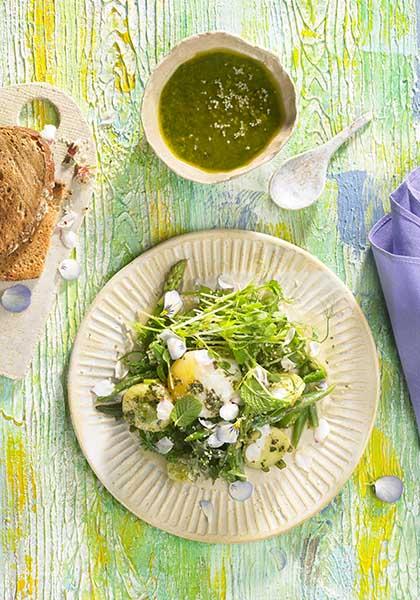 Salade printanière aux œufs mollets et pommes de terre