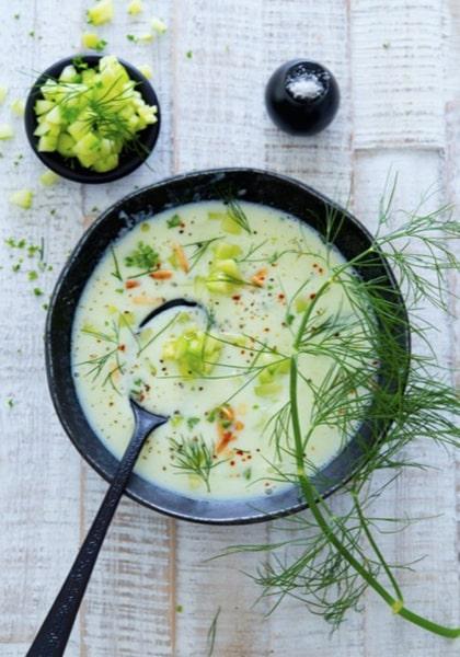 Soupe de concombre et yaourt à l&#039;aneth et aux amandes