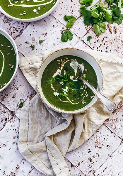 Velouté aux épinards et aux herbes