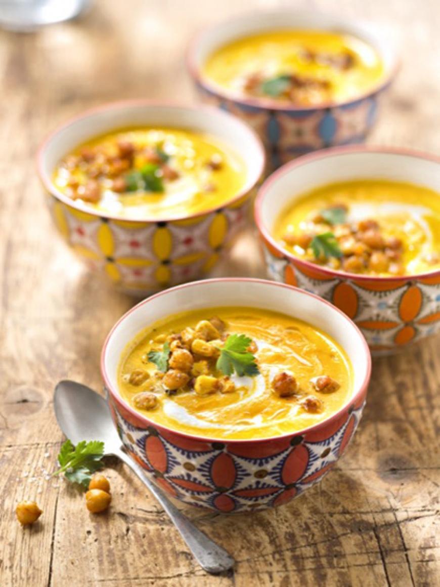 Soupe complète carotte, gingembre, maïs et pois chiches aux épices