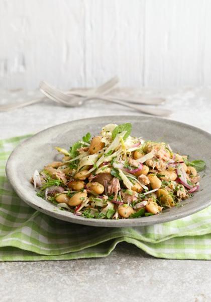 Salade de haricots blancs aux herbes, sauce au thon