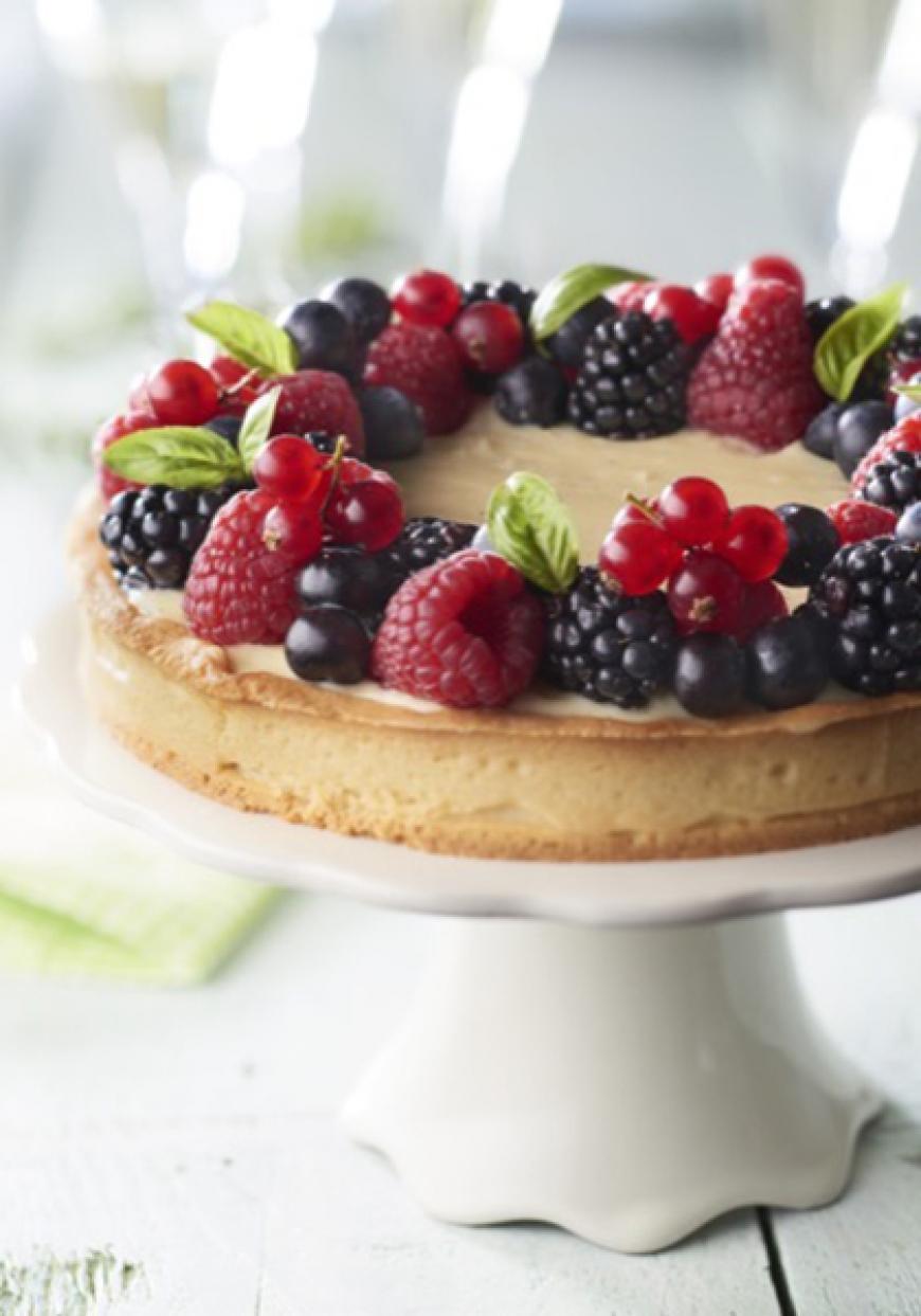 Tarte à la crème diplomate et aux fruits rouges