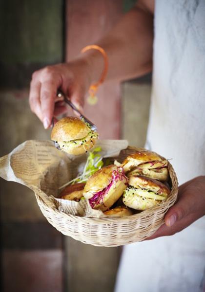 Scones au fromage et aux jeunes pousses