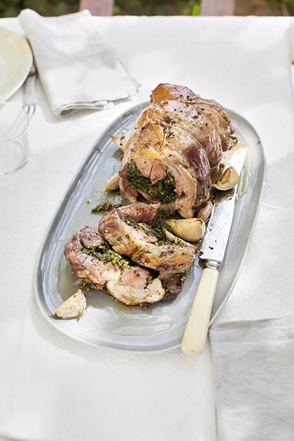 Epaule d&#039;agneau farcie aux herbes