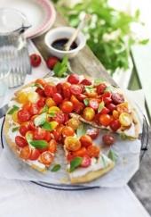 Tarte aux tomates cerise, chèvre frais et basilic