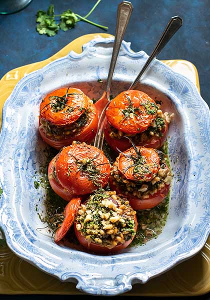 Tomates farcies à l&#039;orge pelé et pesto de coriandre