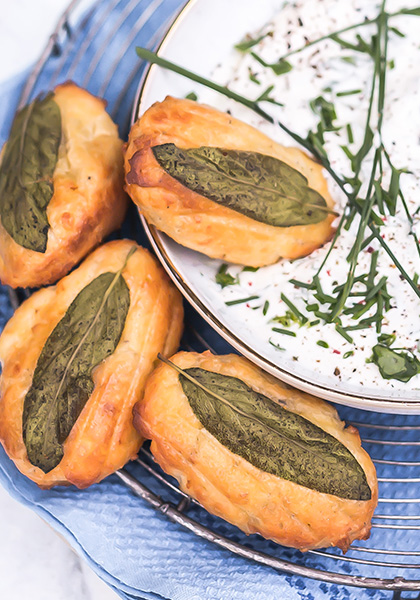 Madeleines au parmesan et à la sauge