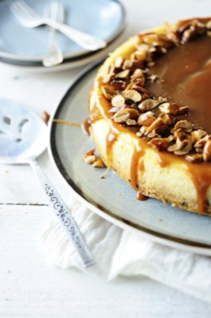 Cheesecake au caramel et aux amandes