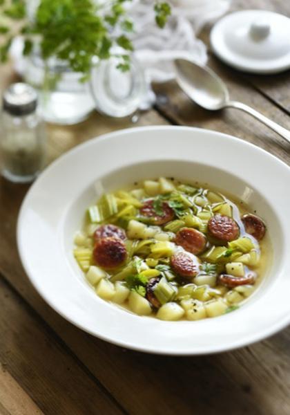 Soupe poireaux, pomme de terre et saucisse