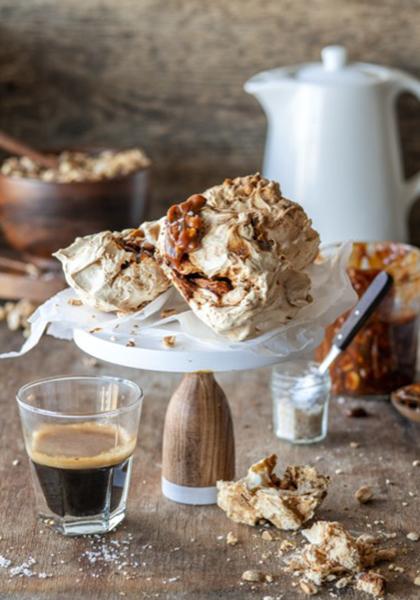 Meringues au caramel et noisettes