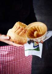 Kougelhopf aux raisins et aux amandes