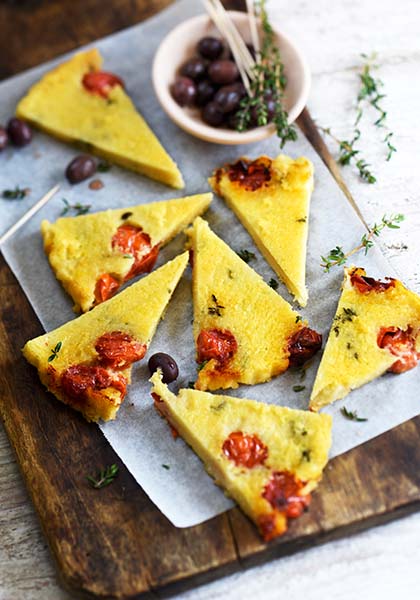 Tarte polenta aux tomates cerise