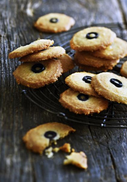 Sablés au parmesan et aux olives