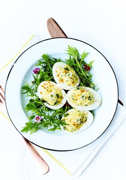 Oeufs mimosa au chèvre frais et aux herbes