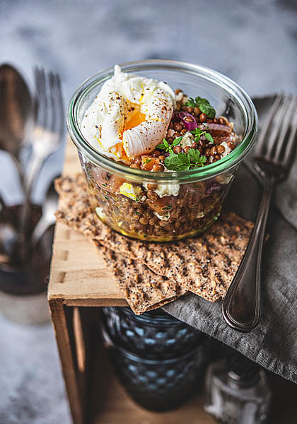 Salade de lentilles au saumon fumé, œuf poché