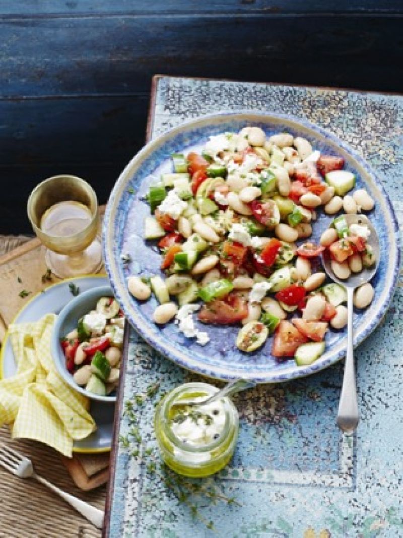 Salade de concombre, tomates et haricots blancs