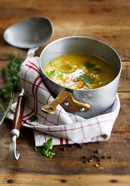 Potage traditionnel carottes, poireaux et pommes de terre