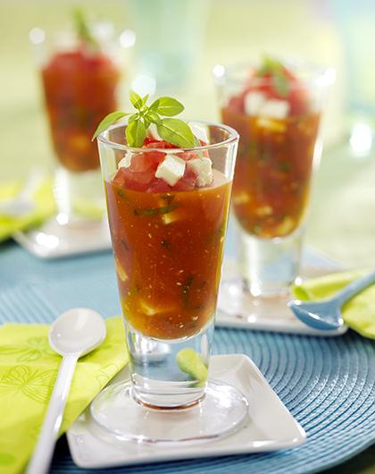 Gaspacho de tomates à la feta et au basilic