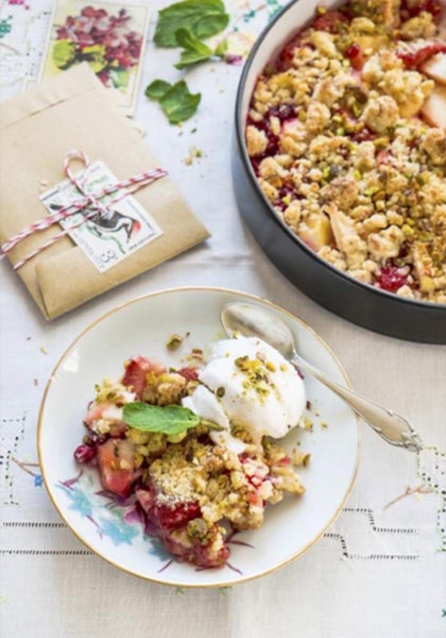 Crumble aux pommes et aux fraises