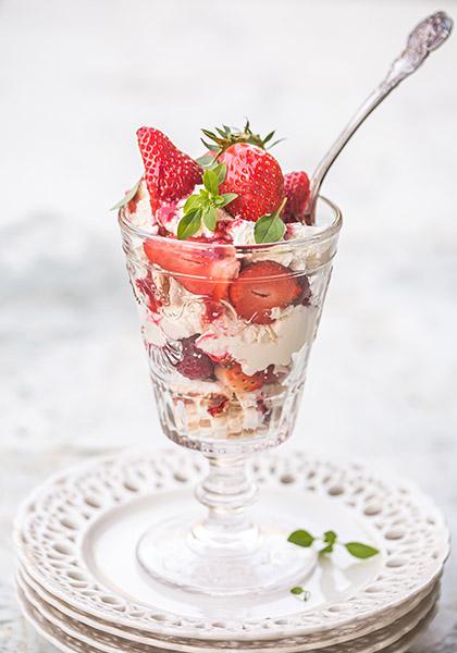 Eton Mess aux fraises basilic