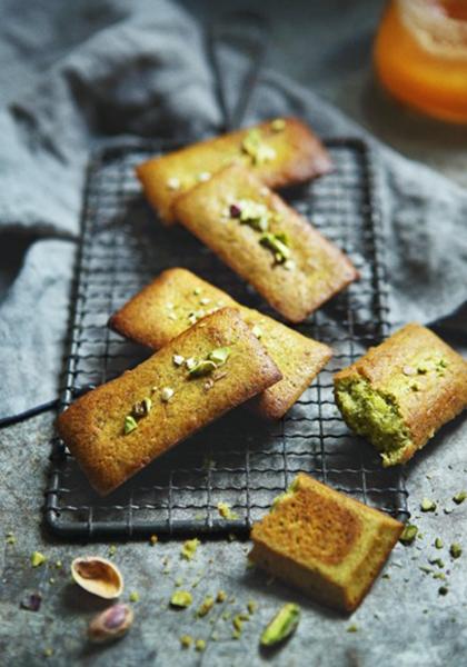 Financiers au miel et aux pistaches