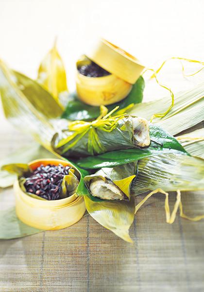 Bar en feuille de bananier cuite, riz noir vapeur