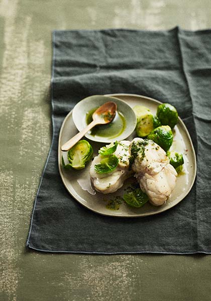 Lotte aux choux de Bruxelles, sauce verte