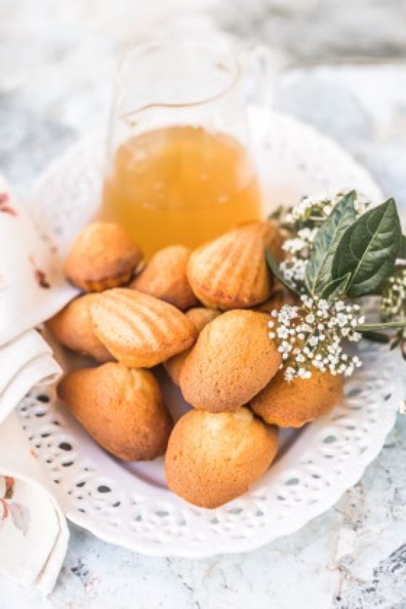 Madeleines parfumées à la fleur de sureau