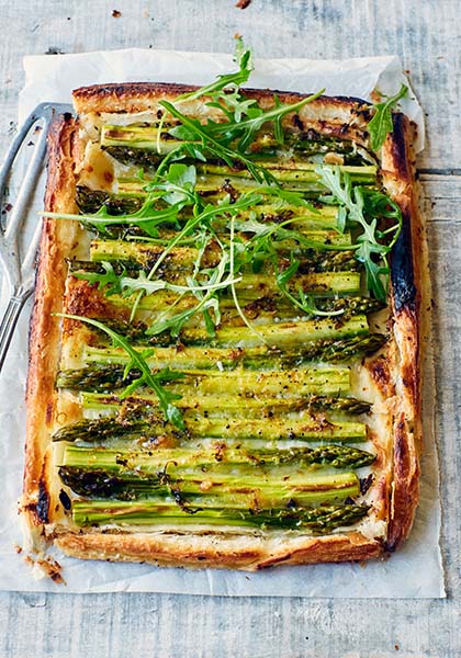 Tarte aux asperges, burrata et pesto