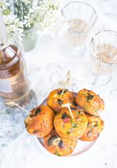 Mini cakes à la tomate, chèvre, basilic et graines de courge