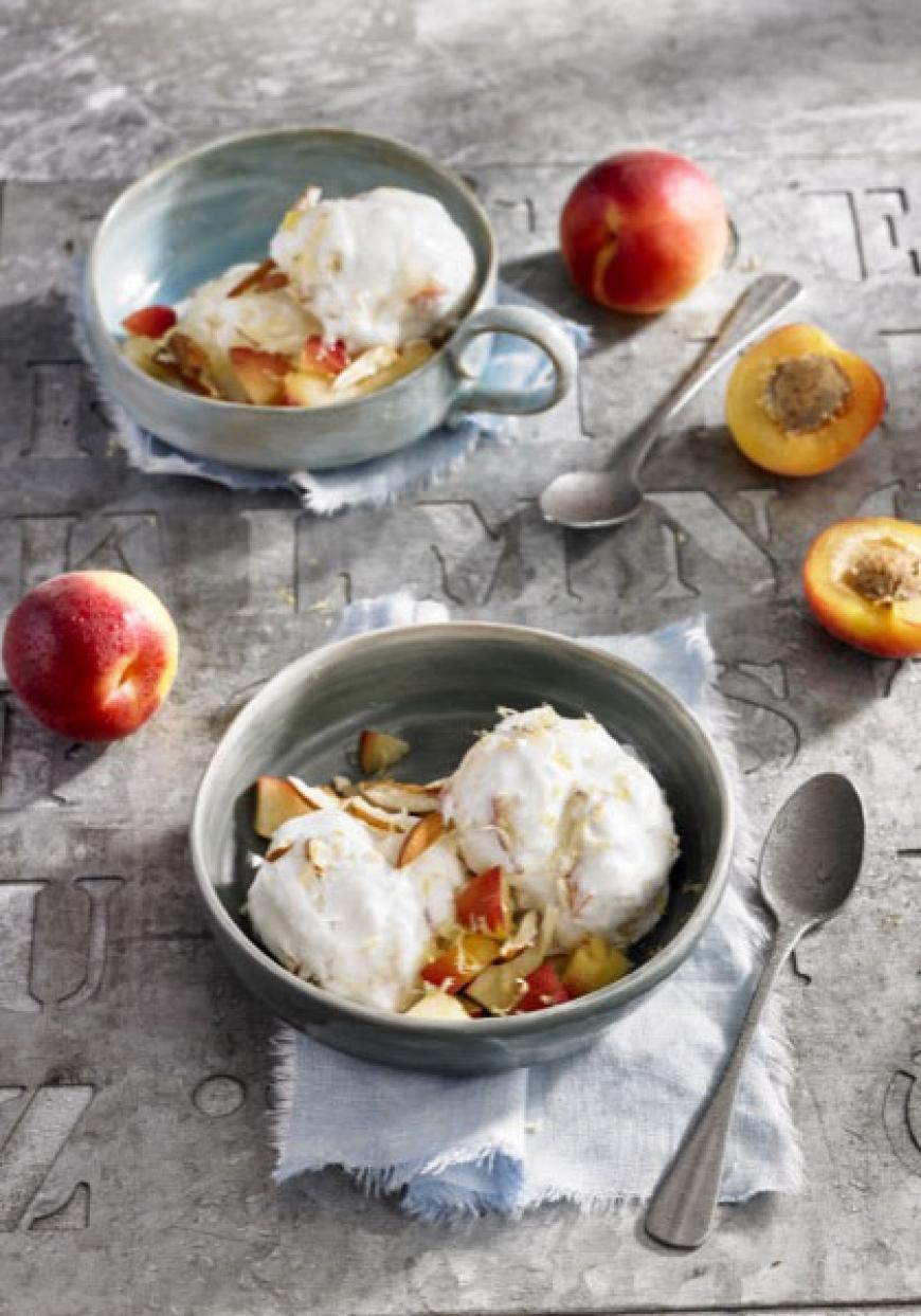 Glace au yaourt et nectarines