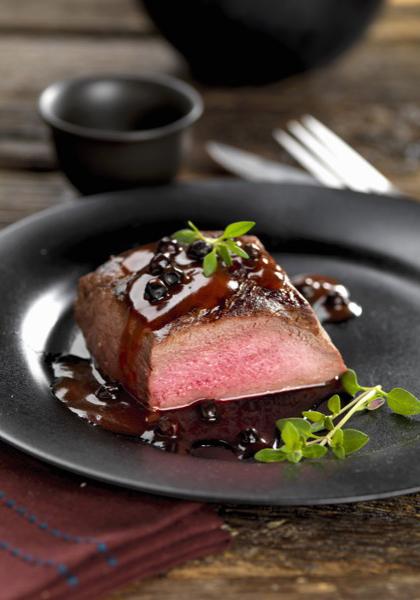 Filet de chevreuil, sauce au vin rouge et au genièvre